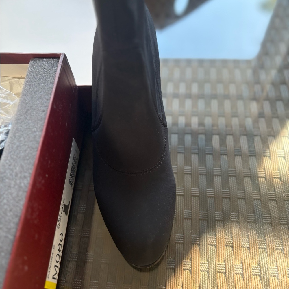 Chic Donald Pliner Black Heeled Booties - Picture 4 of 11